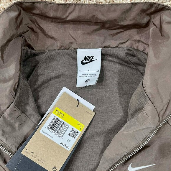 Nike Windrunner Women's Loose UV Woven Full-Zip Jacket FV6304-004, Size S (New) - Picture 7 of 14